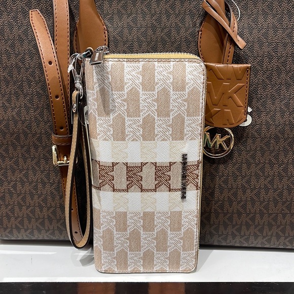 MICHAEL KORS Leather Continental Phone Holder Wristlet Wallet 
Camel 
NWT - Picture 3 of 16